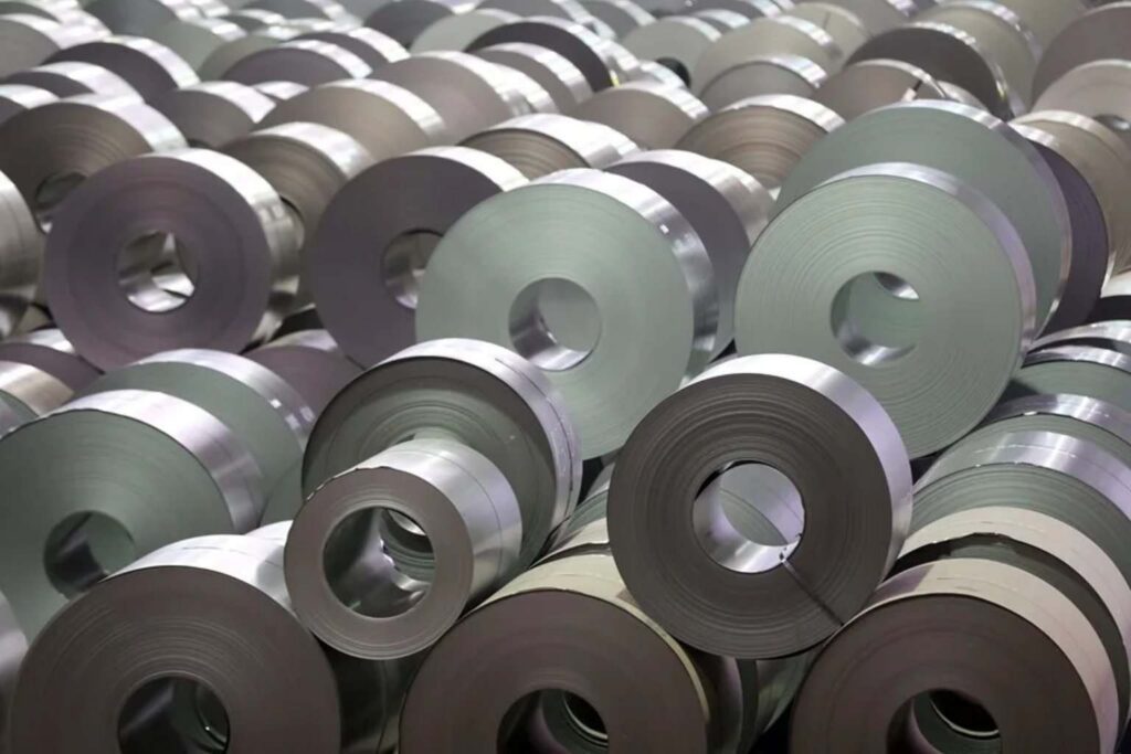 México busca eliminar aranceles al acero, aluminio y vehículos en revisión del T-MEC