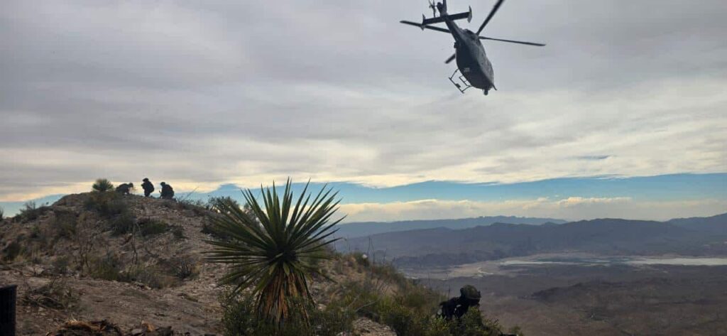 Aseguran armamento y equipo táctico en campamento improvisado en Aldama