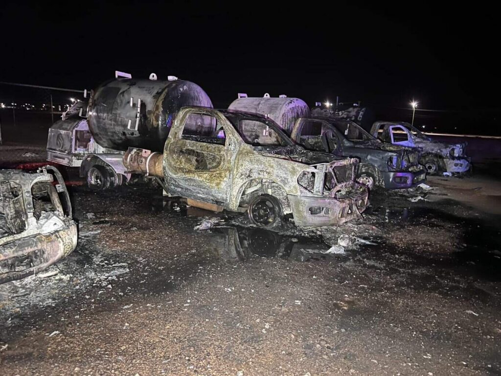 Incendio arrasa con siete pipas de gas en fraccionamiento Álamos; investigan ataque intencional