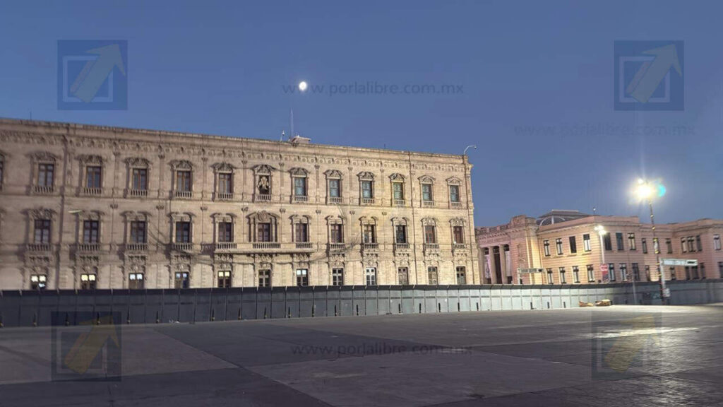 Blindan el Centro Histórico previo a la marcha 8M