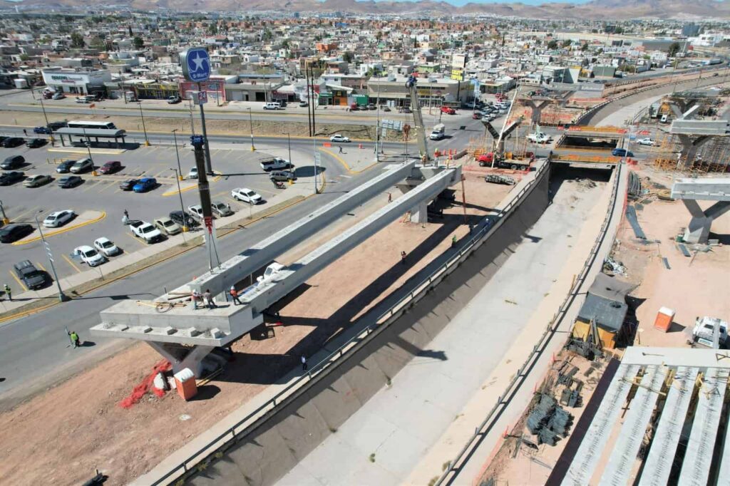 Instalan trabes en Paso Superior de vialidad Los Nogales y avenida de las Industrias
