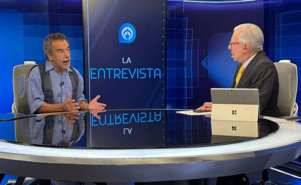 Joaquín López-Dóriga y Damián Alcázar recrean entrevista a «El Mochaorejas»