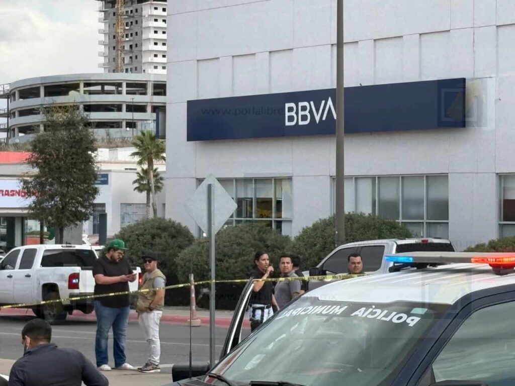 Deja en pickup una mochila con más de un millón de pesos; lo roban