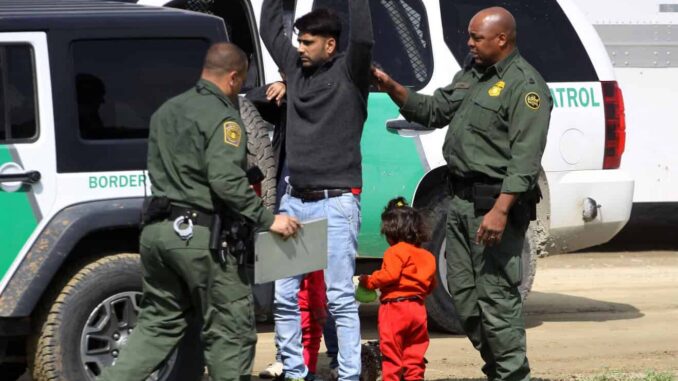 Investigan si agentes migratorios infringieron la ley en más de 15 incidentes en Minnesota