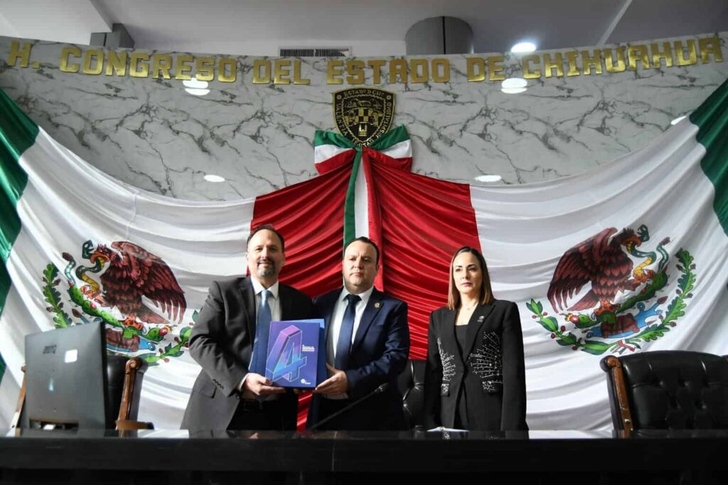 Presidente del Congreso recibe Cuarto Informe de la Gobernadora en Sesión Solemne