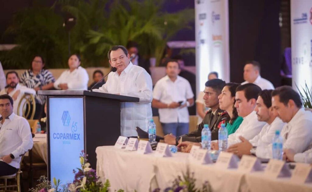 Joaquín Díaz Mena encabeza toma de protesta del Consejo Directivo de Coparmex Mérida