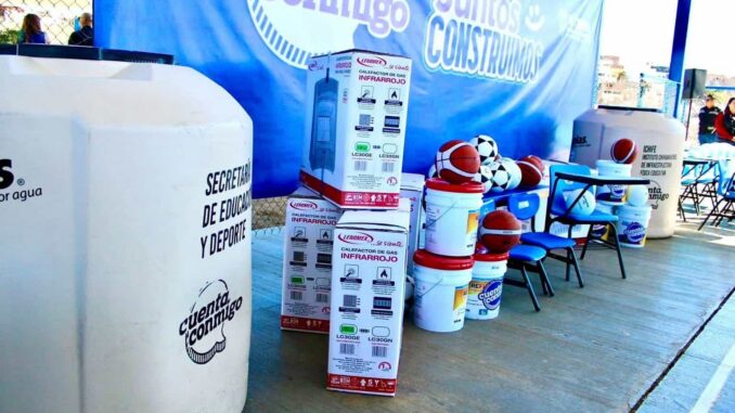 Gestiona Arturo Medina equipo para escuelas de Guadalupe y Calvo; “Gobernadora nos atendió, ya enviamos mobiliario”