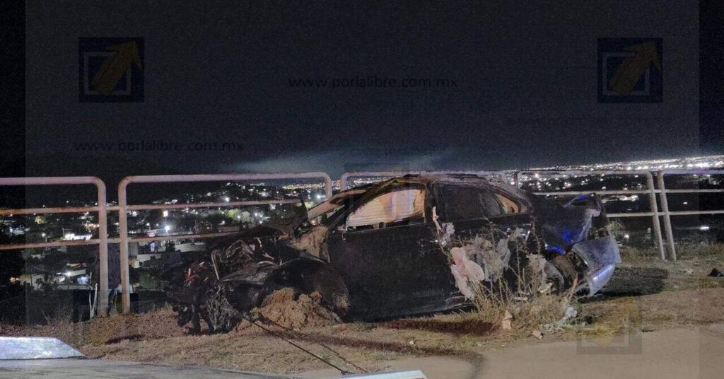 Volcadura de Jetta provoca movilización en tramo previo a la calle 38