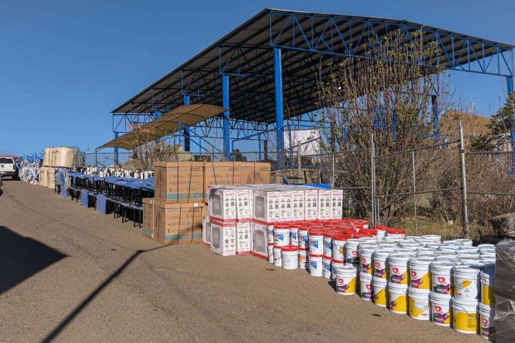Maru Campos entrega en Parral equipamiento para 110 escuelas de la región sur