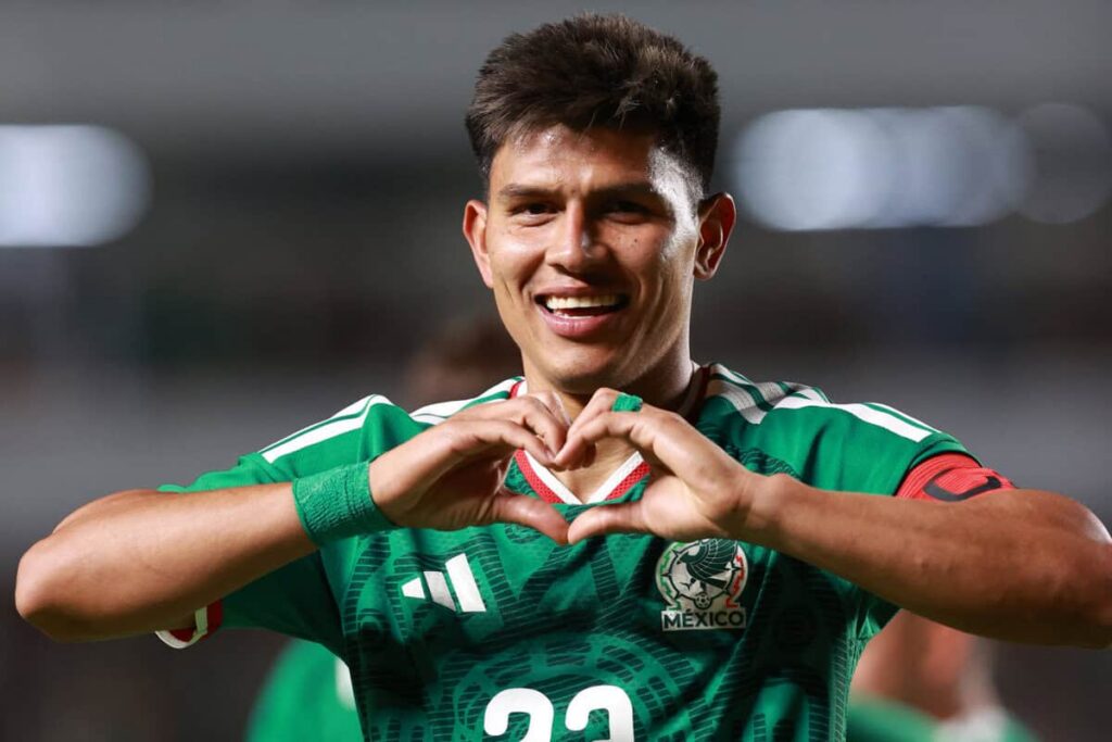 México golea a Islandia en amistoso
