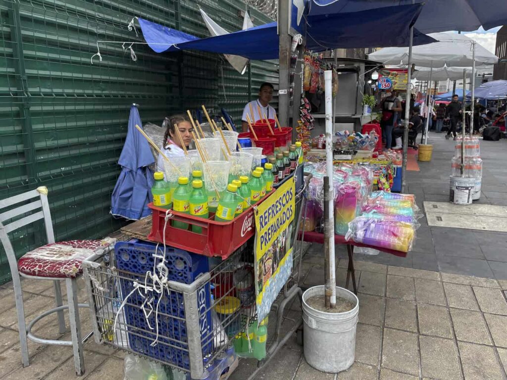 Pobreza laboral en México cierra 2025 en mínimo de 32 %, pero alcanza a 42.3 millones