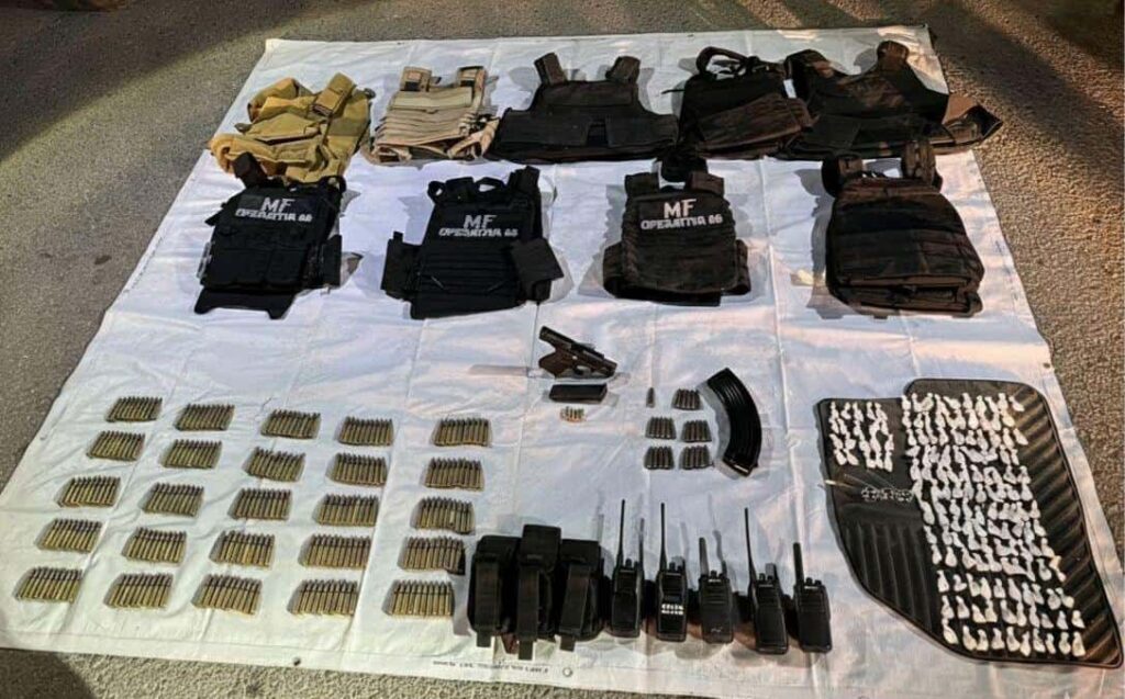 Detienen a hombre armado y asegura 150 dosis de droga en operativo en El Sauz