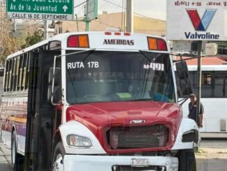 Camión de maquiladora provoca choque múltiple tras perder el control