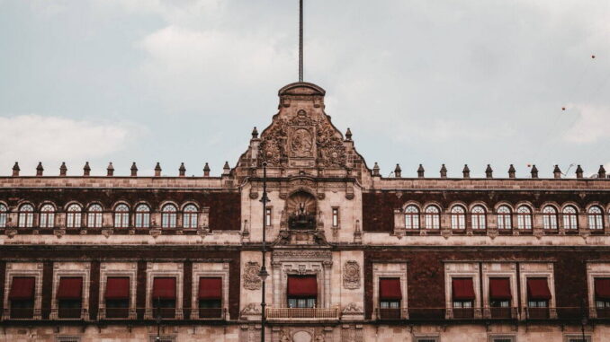 Morena, PT y PVEM se reúnen en Palacio Nacional para abordar la reforma electoral