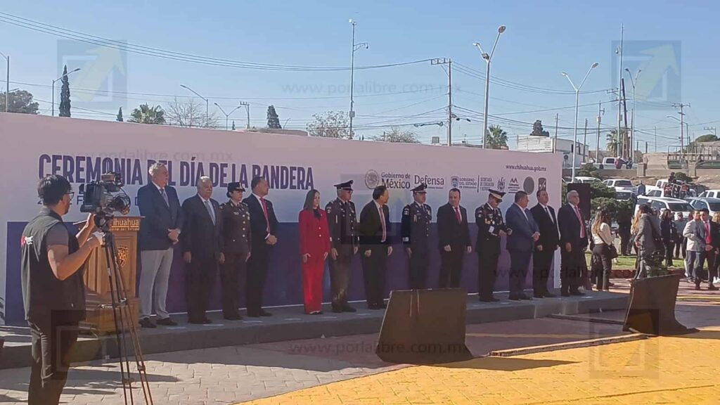Maru Campos encabeza juramento en el Día de la Bandera 