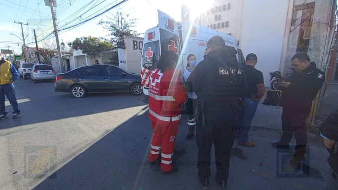 Repartidor de plataforma invade carril y provoca fuerte choque en Deza y Ulloa