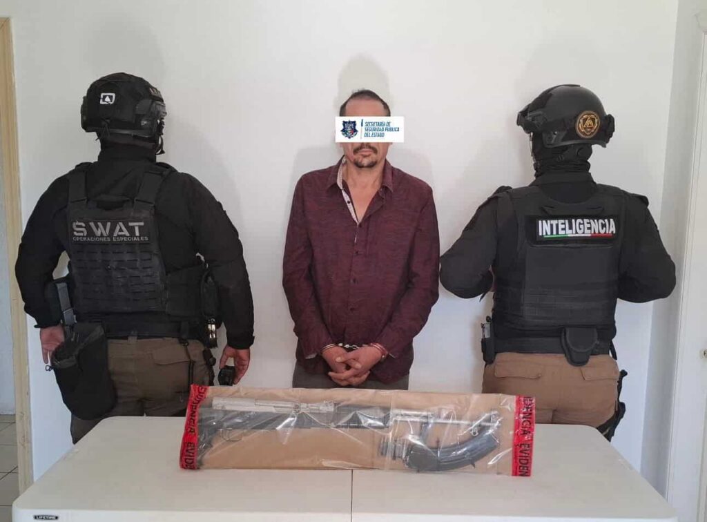 Cae hombre con «cuerno de chivo»; aseguran dos vehículos y droga en Cuauhtémoc