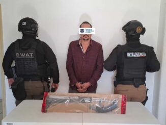 Cae hombre con «cuerno de chivo»; aseguran dos vehículos y droga en Cuauhtémoc