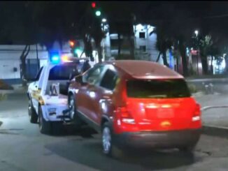 Abandonan auto con dos cuerpos en Iztacalco