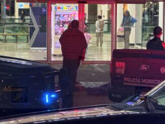 Muere trabajador tras sufrir infarto en estacionamiento de centro comercial