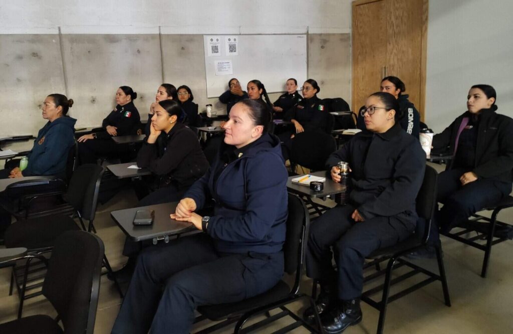 Realizan primera jornada de conferencias “Equilibrio en la Línea de Fuego” para mujeres del de Bomberos