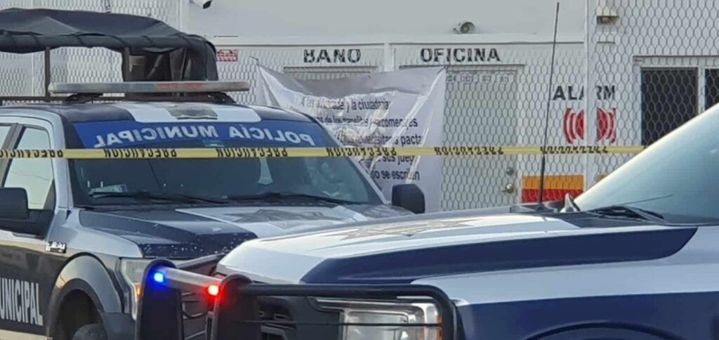 Amanecen  tres narcomantas en varios sectores de Cuauhtémoc