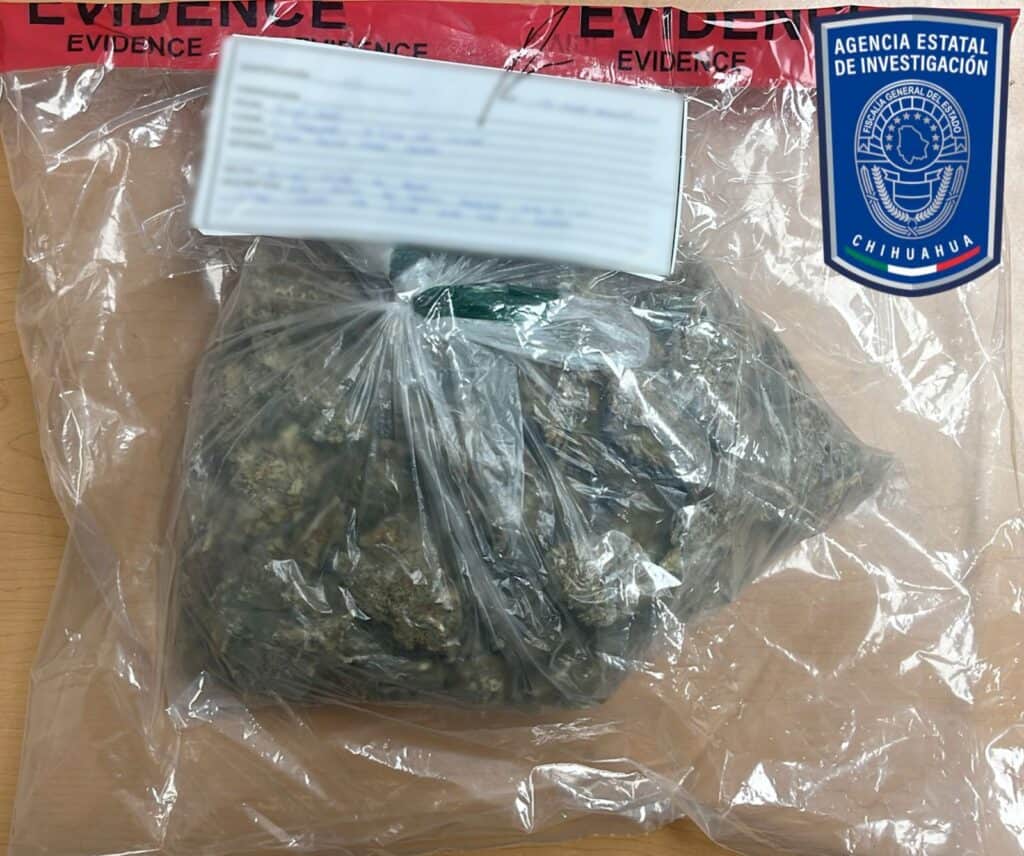 Aseguran 104 recipientes con “WAX” y un arma de fuego en la colonia Infonavit Nacional