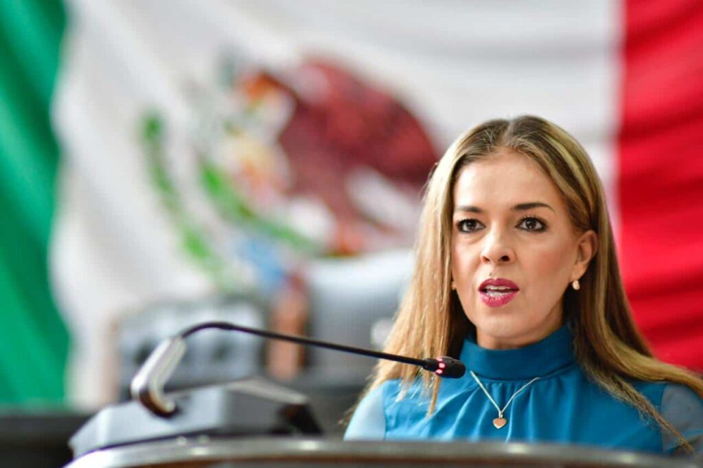 Xóchitl Contreras respalda a Maru Campos por defender la educación en Chihuahua y cuestiona intento de refugio ideológico en la UACJ