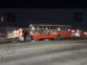 Se incendia camión de transporte de personal en la vialidad Ch-P; no reportan lesionados