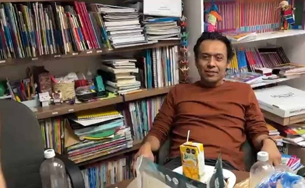 Marx Arriaga abandona las instalaciones de la SEP