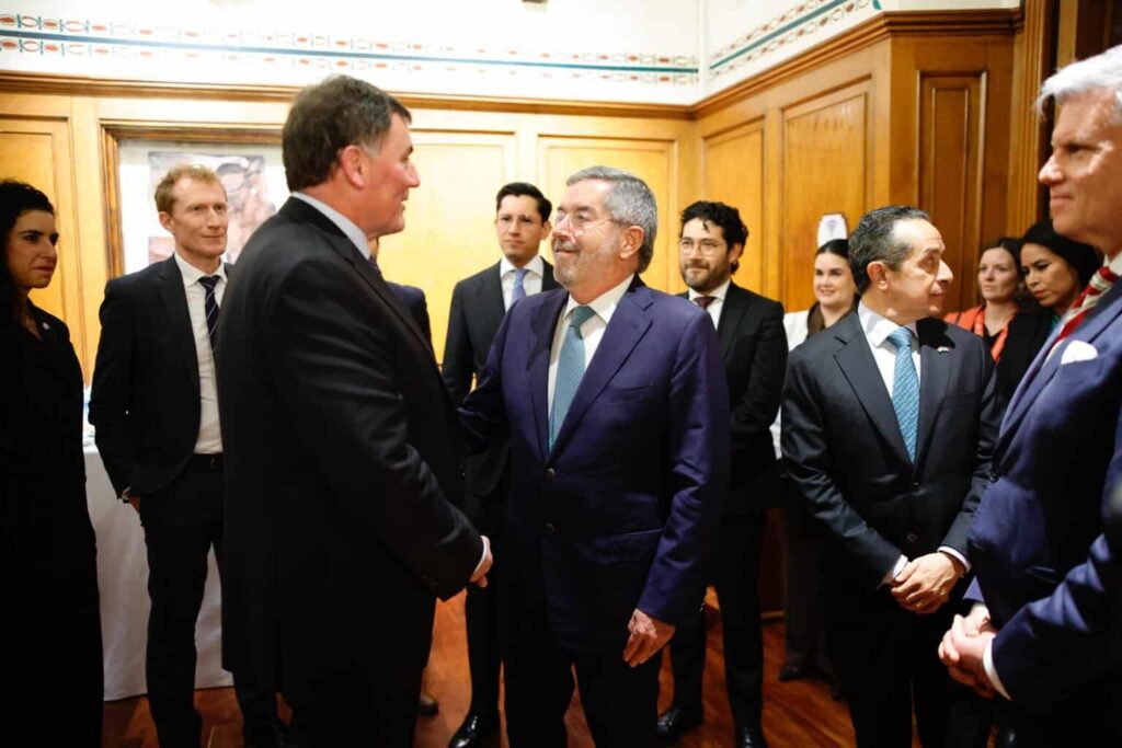 Canciller De la Fuente a empresarios canadienses