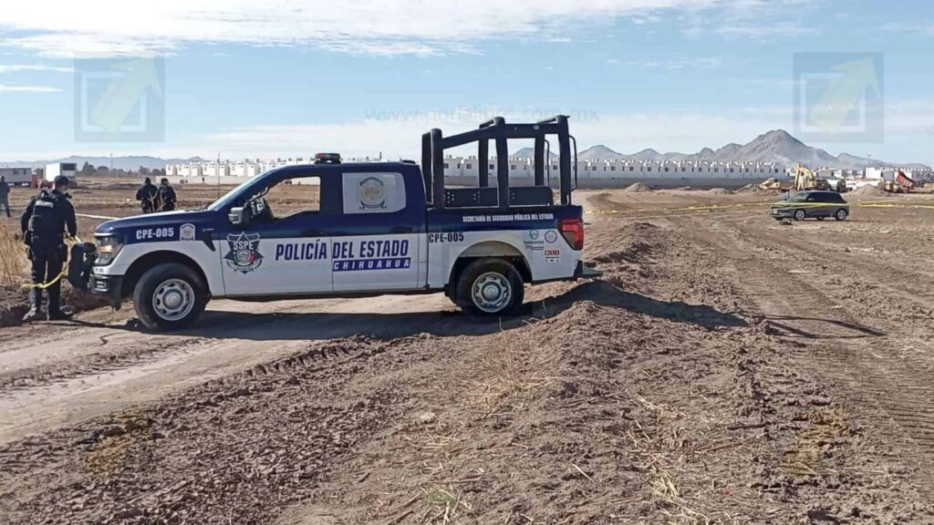 Hallan cuerpo envuelto en sábana en terreno baldío al suroriente