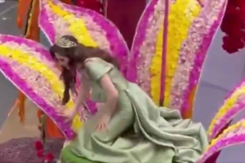 Fátima Bosch se desvanece durante desfile en Ecuador