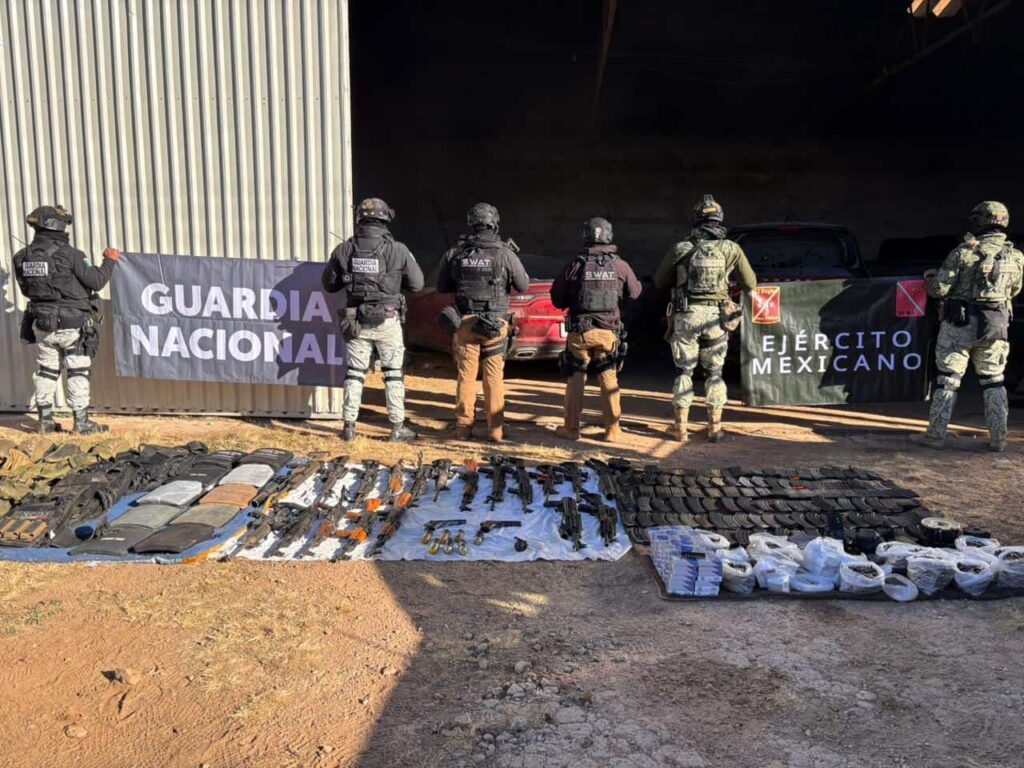 Inhabilitan casa de seguridad en Namiquipa; aseguran arsenal, vehículos blindados y equipo táctico