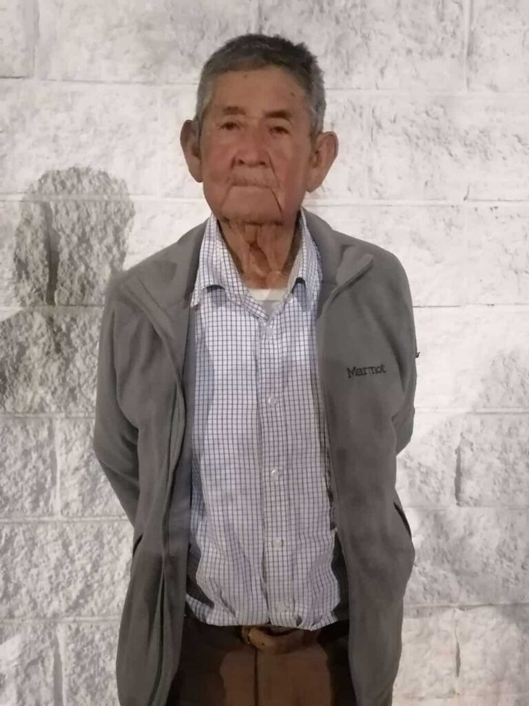 Buscan familiares de hombre mayor extraviado en colonia Terrenos Nacionales