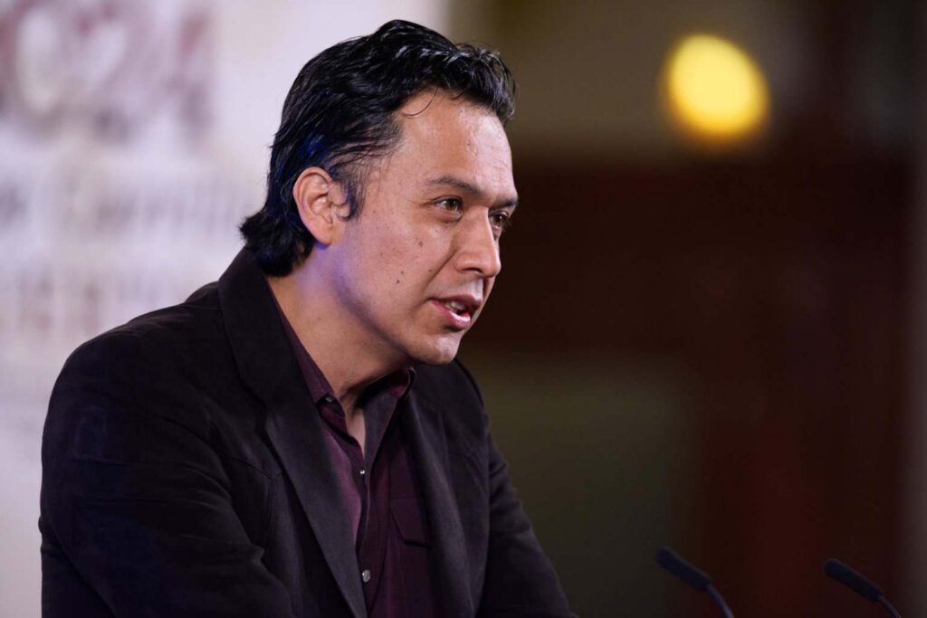 Marx Arriaga lleva a cabo jornada de protesta y recalca que no dejará su cargo en la SEP