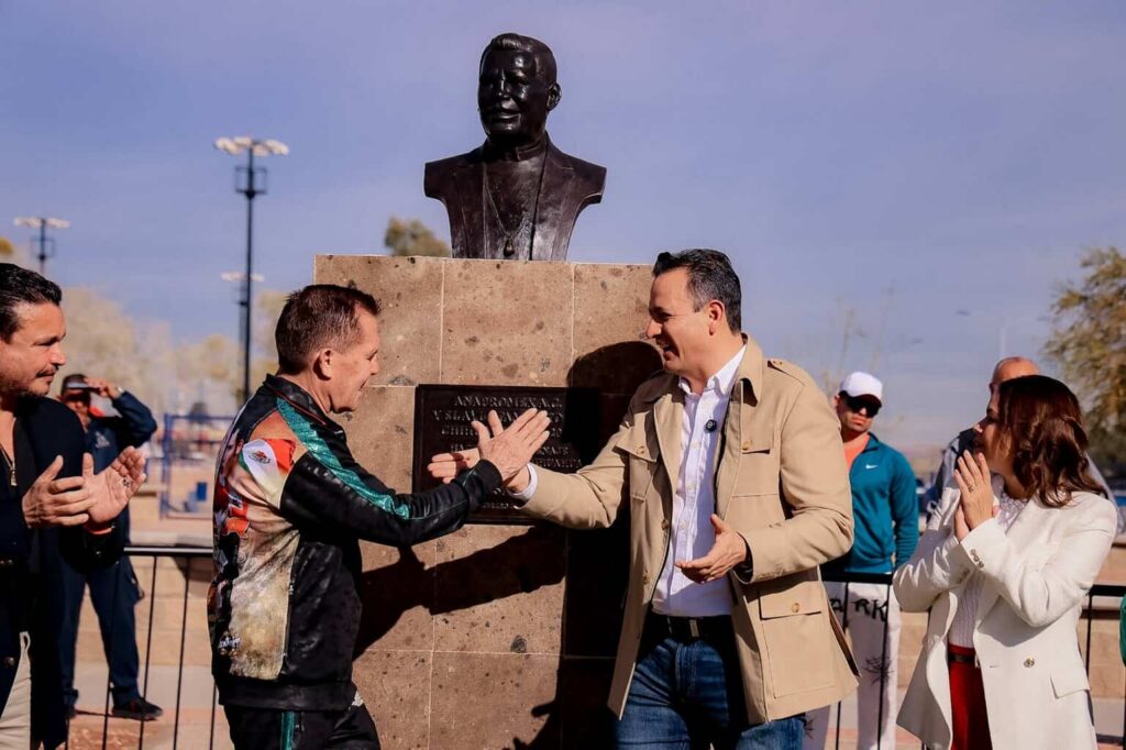 Devela Marco Bonilla y Julio César Chávez, monumento en honor al campeón de box en el Polideportivo