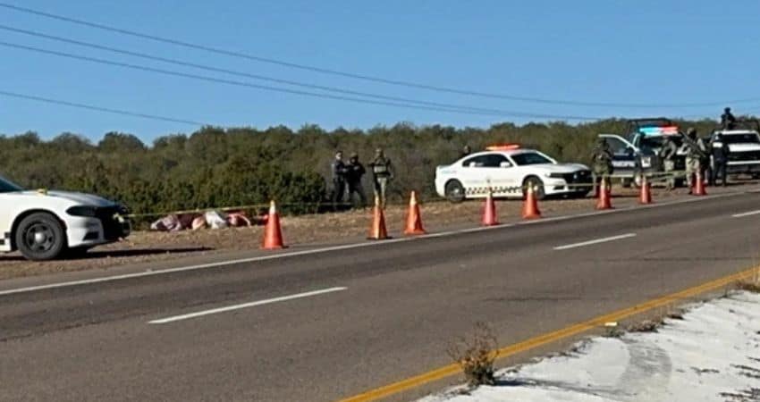 Hallan tres hombres sin vida en la carretera Cuauhtémoc–Chihuahua