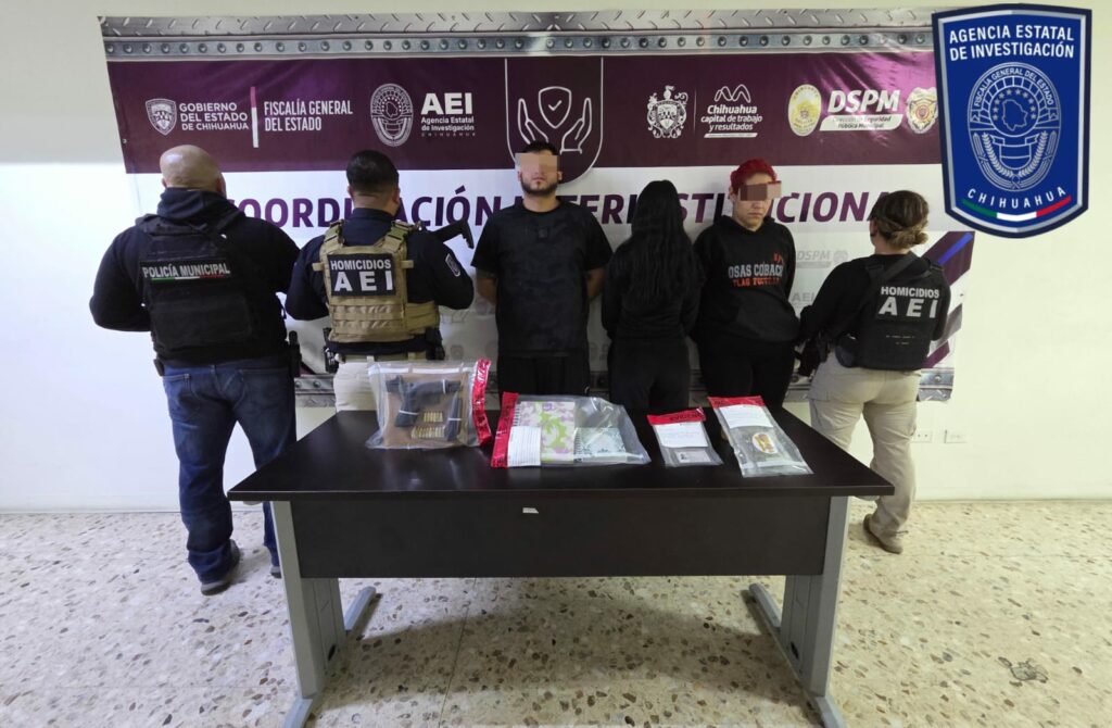 Detienen en flagrancia a pareja de adultos y adolescente en posesión de droga y un arma