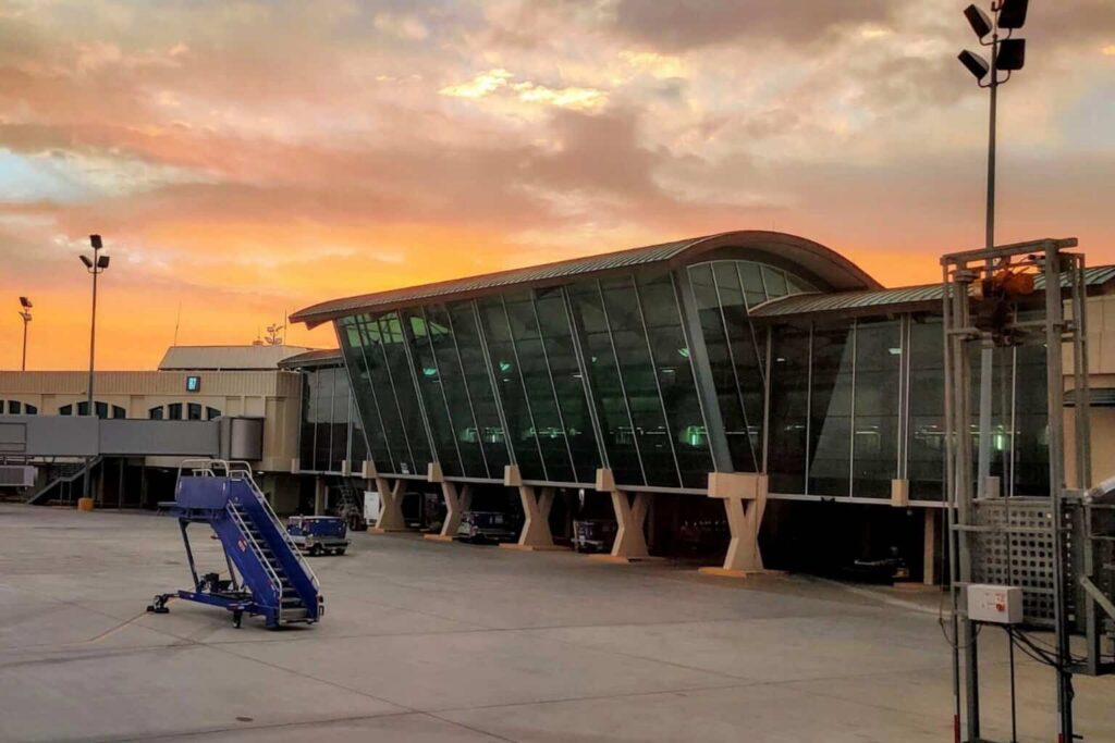 Suspensión de vuelos en Aeropuerto de El Paso, Texas, por «incursión de drones de un cártel»