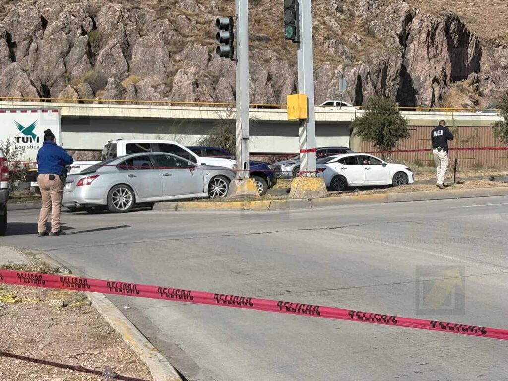 Se desata balacera entre dos vehículos particulares en la colonia Industrial; 4 detenidos
