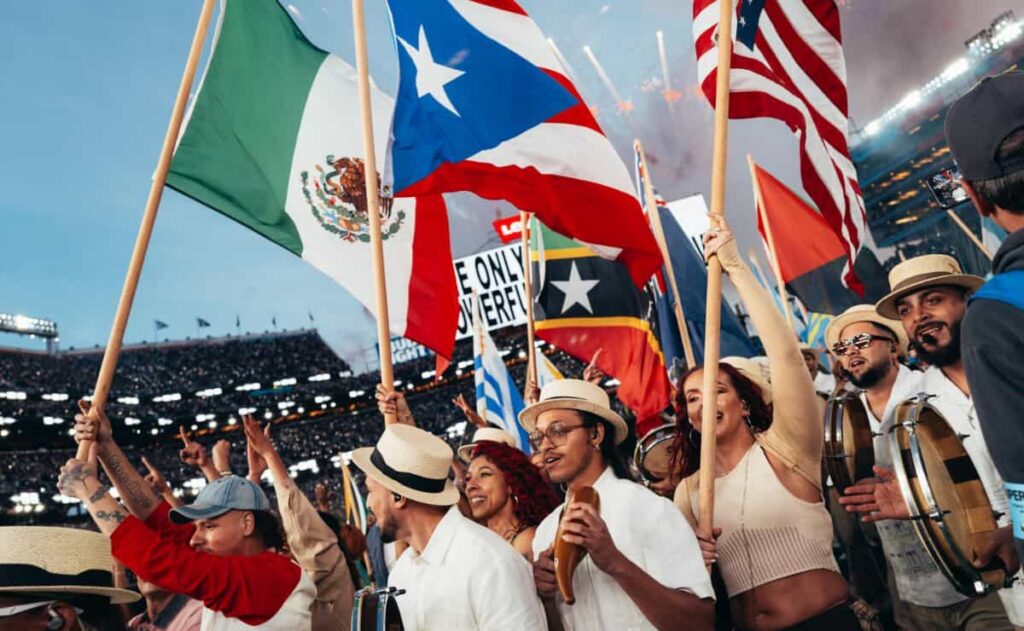 Emiliano Vargas y Víctor Villa, los mexicanos que participaron junto a Bad Bunny en el SB LX