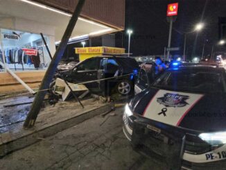 Conductor ebrio impacta tres veces a exceso de velocidad en cruce de las avenidas Universidad y Agustín Melgar 