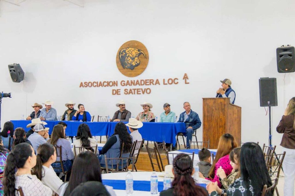 Reciben liderazgos de Satevó a Marco Bonilla para trabajar en unidad