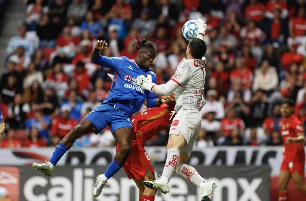 Cruz Azul ‘sobrevive’ en Toluca; Pumas y Atlas empatan