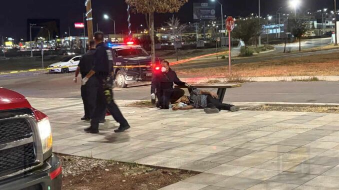Localizan a hombre lesionado al interior de plaza comercial frente a Super Reliz