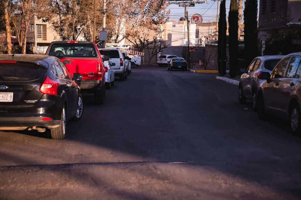Entrega Marco Bonilla rehabilitación de calles en Paseos de Chihuahua