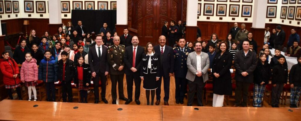Juran lealtad a la Constitución de México estudiantes de Primaria