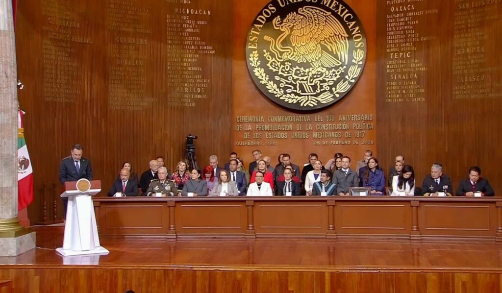 Maru Campos asiste a ceremonia conmemorativa por el 109 Aniversario de la Constitución