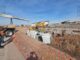 Vuelca pipa de agua dentro de obra del puente de Los Nogales y De las Industrias